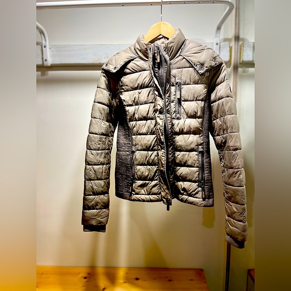 Original Super dry Fuji Luxe Puffer Jacket XS size, cream colour, perfect